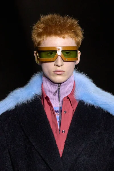 Look 90